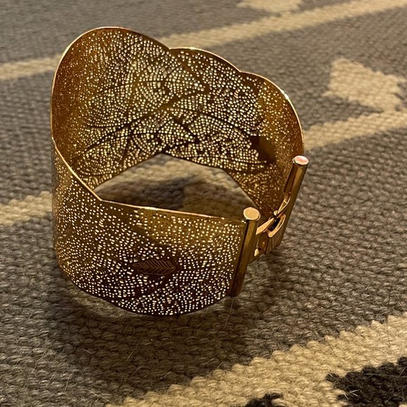 🌻2 for $15🌻 Gold Leaf Bracelet - Picture 3 of 3